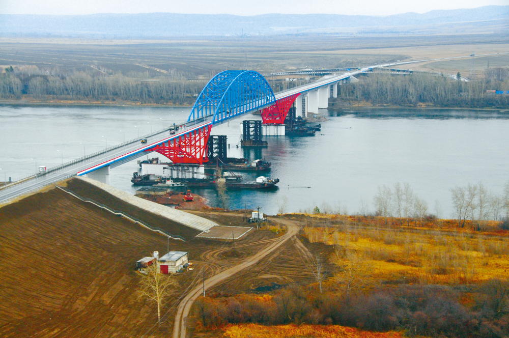 Bridge over the Fairway